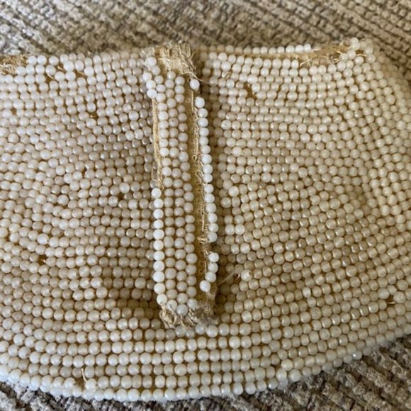 Vintage * Small BEADED Coin PURSE * circa '30s * strap to slide hand in back - Picture 5 of 6